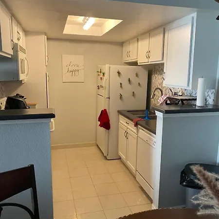 Cozy Woodside Apartment